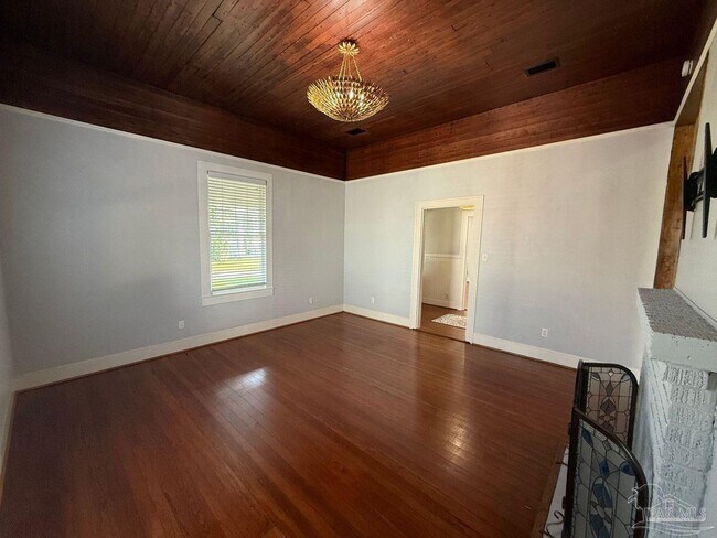Building Photo - 1106 E Jackson St