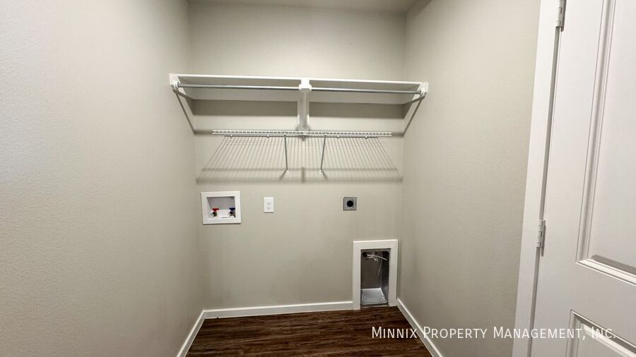 Building Photo - 2033 Kenwood Ave