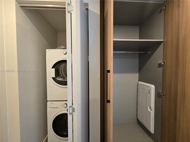 Building Photo - 121 NE 5th St