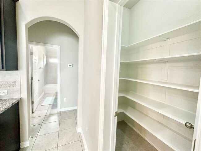 Building Photo - 1017 Hillrose Dr