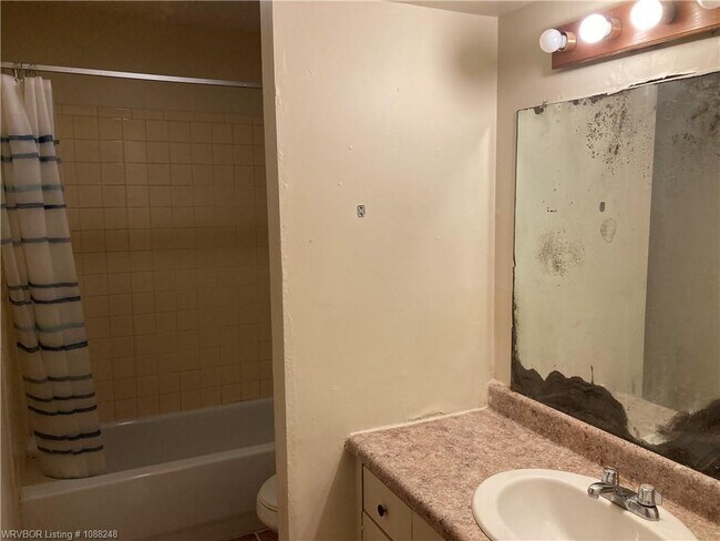 Building Photo - 220 May Ave