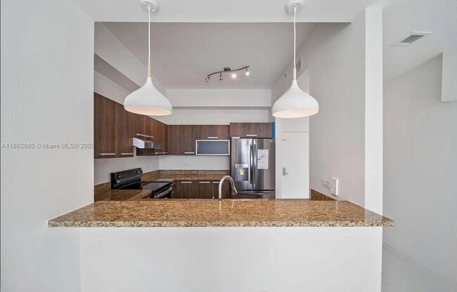 Building Photo - 2525 SW 3rd Ave