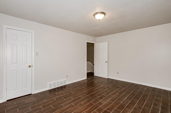 Building Photo - 7897 Bentwood Cir