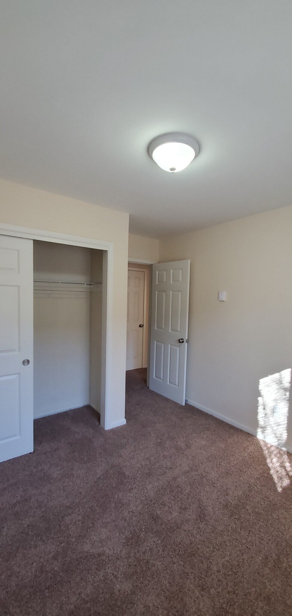 Bedroom - 1252 Edward Ln