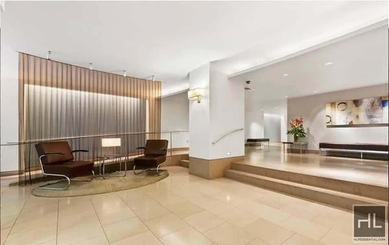 Lobby - 372 Central Park W