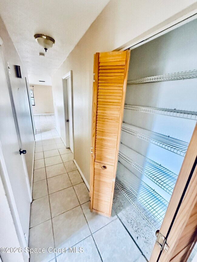 Building Photo - 410 S Tropical Trail