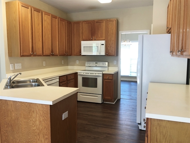 Building Photo - 612 Hanska Way