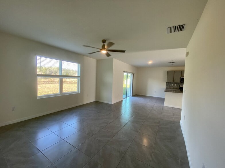 Building Photo - 33367 Apricot Tree Ct