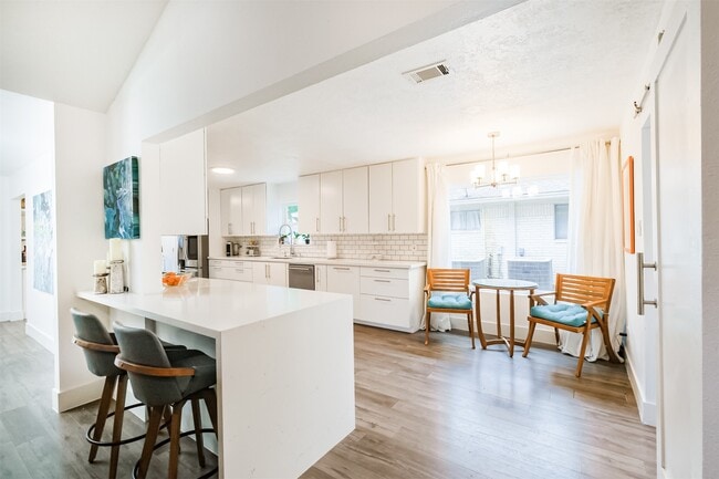 Building Photo - 6102 Lymbar Dr