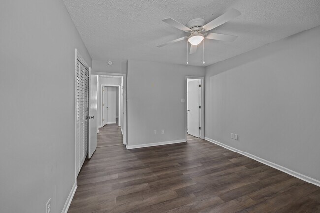 Building Photo - 1501 Fairfax Ln