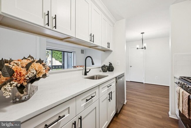 Building Photo - 1001 Woodhollow Dr