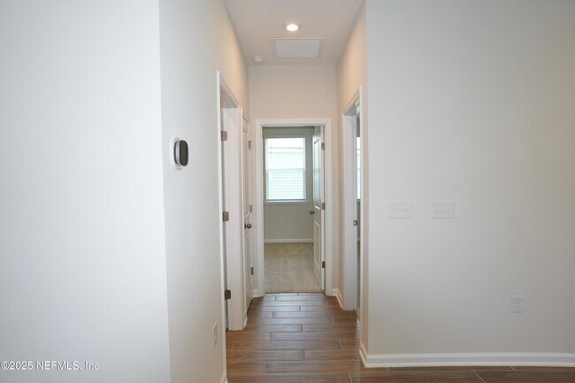 Building Photo - 308 Spruce Hl Pt