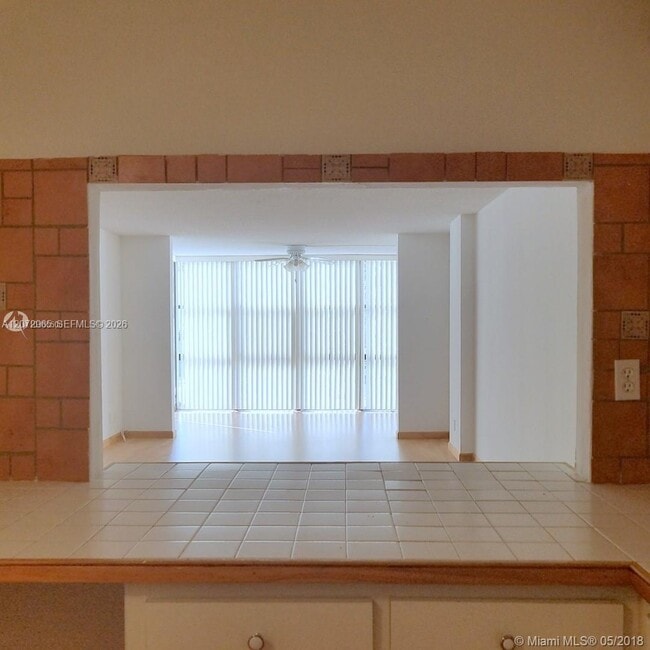 Building Photo - 1000 Parkview Dr