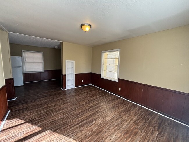 Building Photo - Turn the Key to Comfort & Convenience.