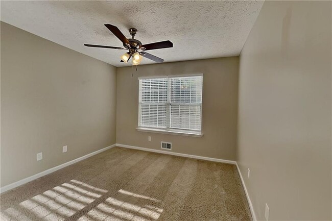 Building Photo - 5039 Wesleyan Dr