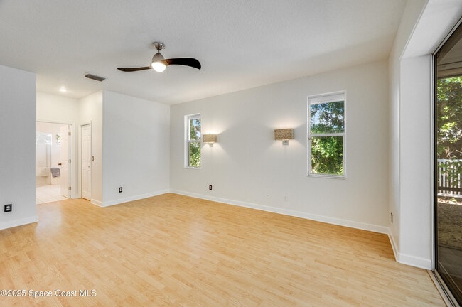Building Photo - 129 Signature Dr