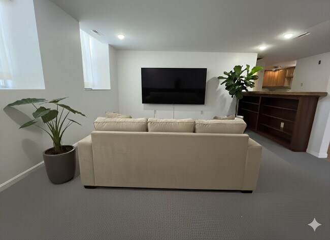 Building Photo - 34 Newhall St