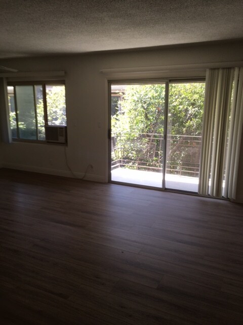 Livingroom - 628 E Cedar Ave