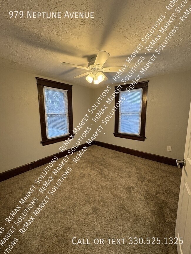 Building Photo - 979 Neptune Ave