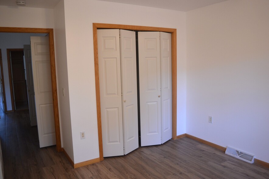 Building Photo - 1701 Carns Dr