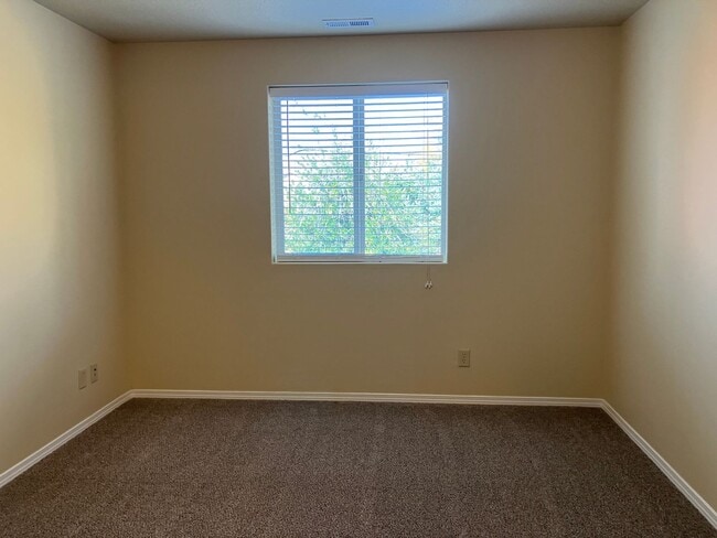 Building Photo - Well-Kept Three Bedroom Home in West Salem