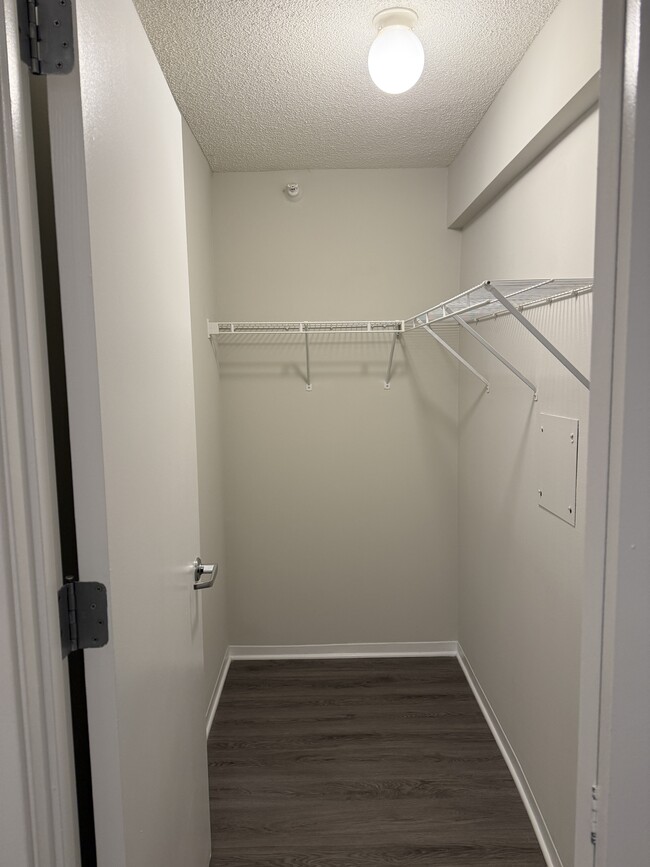 Building Photo - 544 N State St