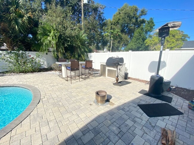 Building Photo - 701 Denton Rd