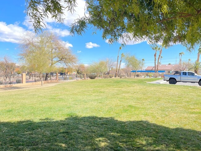 Building Photo - Lovely townhome in The Pueblo Village of S...
