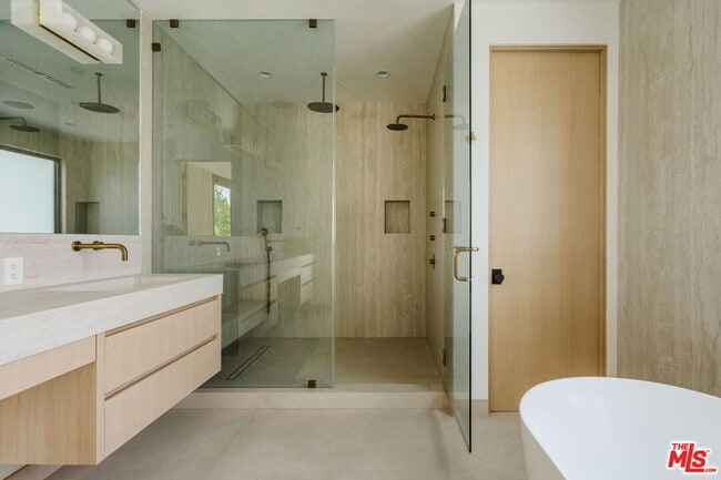 Building Photo - 4087 Kraft Ave