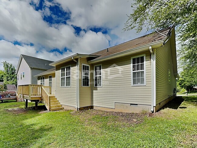 Building Photo - 3087 Canterbury Park Dr