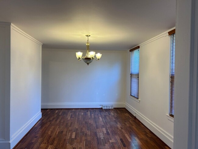 Building Photo - Charming 4-Bedroom Home in North Highland ...