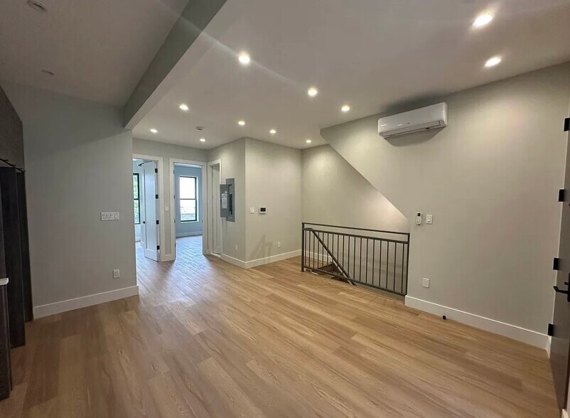 Building Photo - 90 Harman St