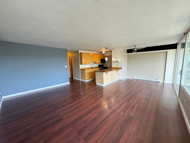 Building Photo - Stadium District Condo - 2 bed 1.5 bath