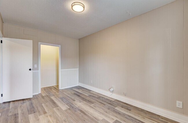 Building Photo - 206 Del Mar Dr