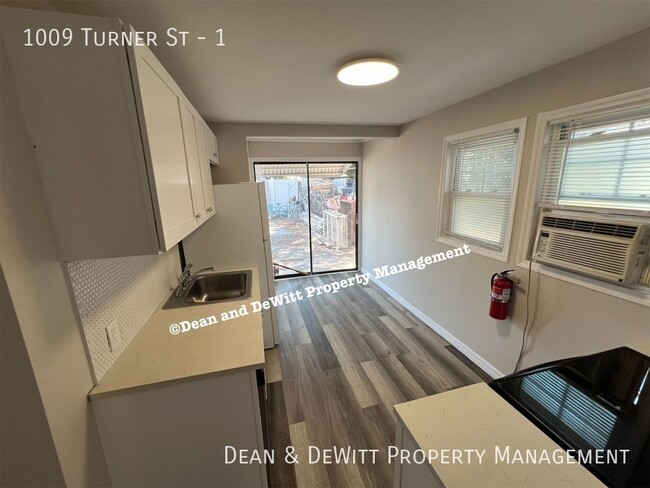 Building Photo - 1009 Turner St
