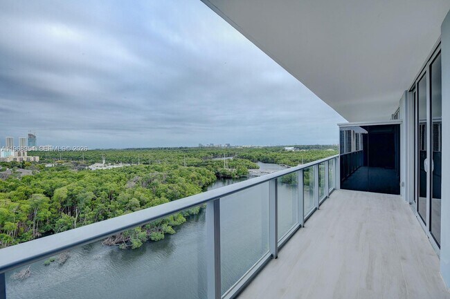 Building Photo - 16385 Biscayne Blvd