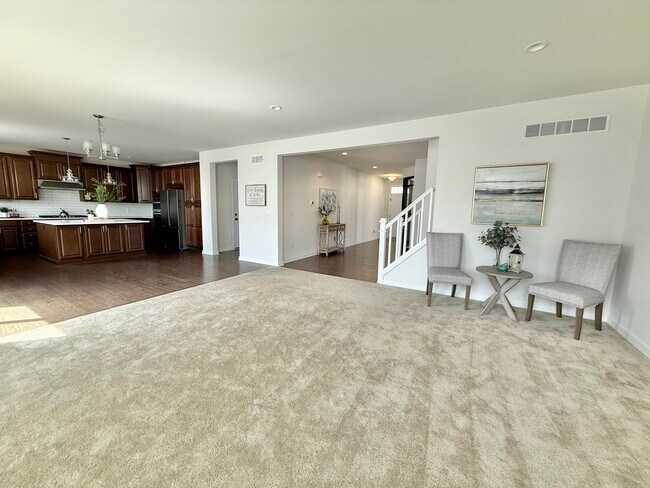 Building Photo - 6394 S Trailwoods Dr