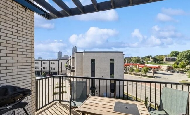 Building Photo - 1393 Keosauqua Way