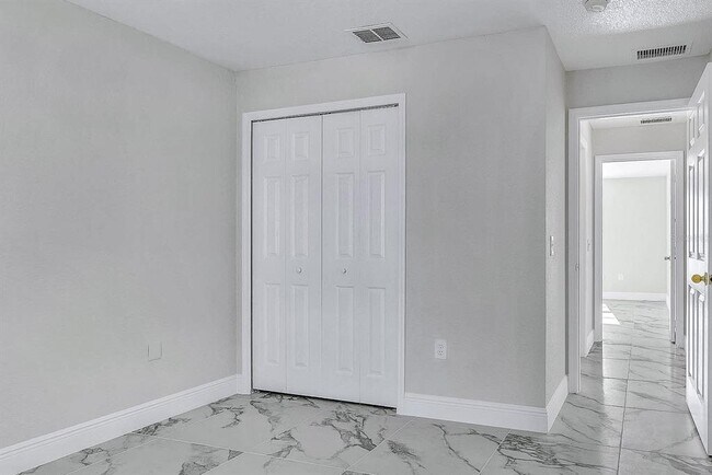 Building Photo - 656 Linnet Ct