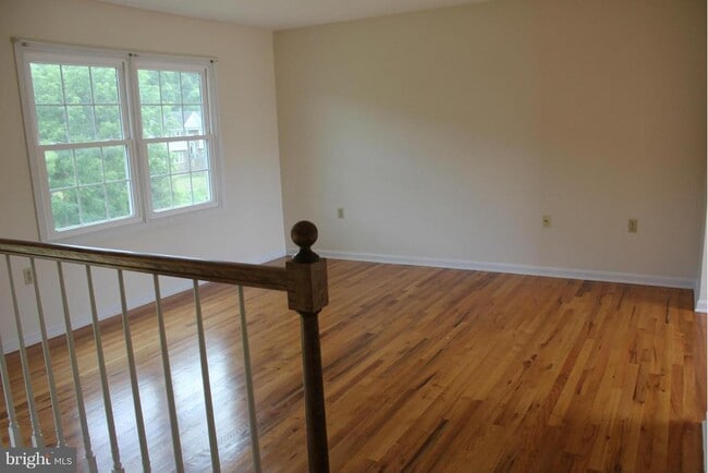 Building Photo - 209 Lakeside Dr