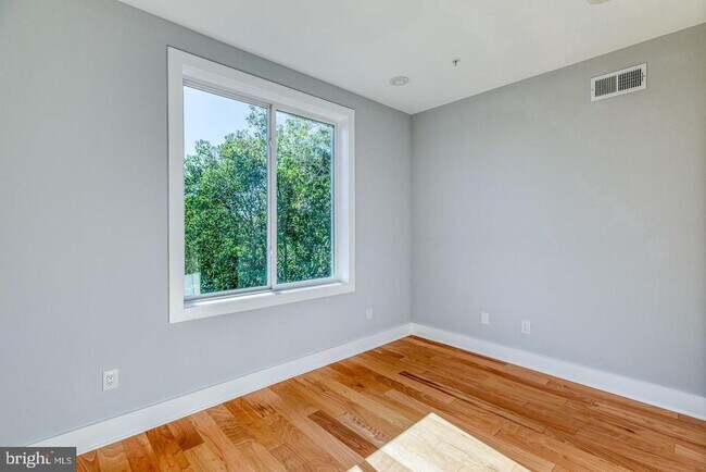 Building Photo - 2636 Latona St