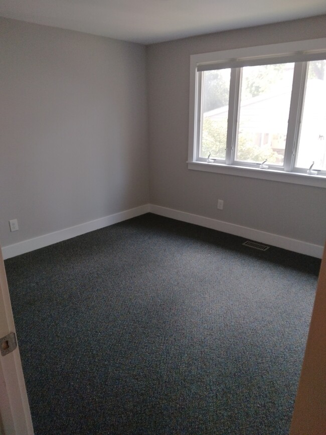 Building Photo - 2866 Baylis Dr