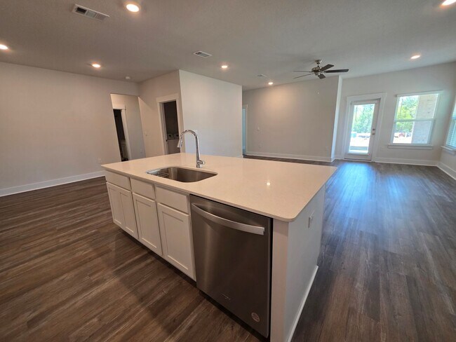 Building Photo - 5839 Sargassum Ln