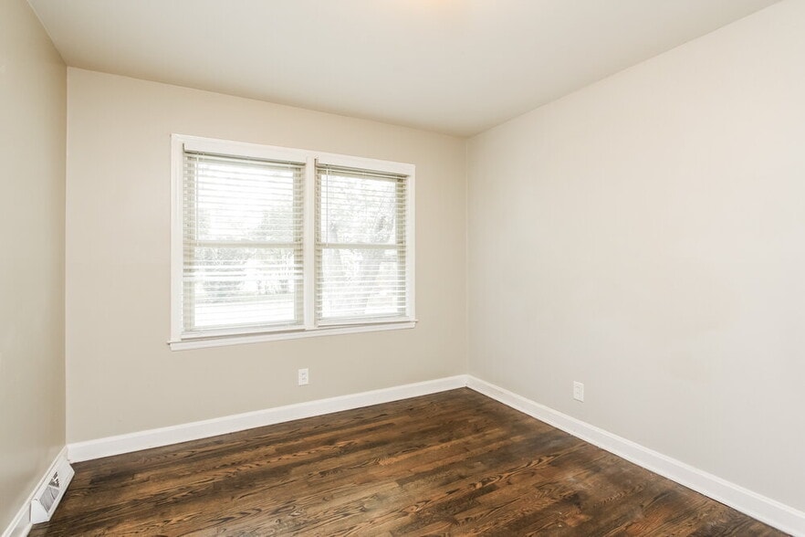 Building Photo - 3924 Broadview Dr