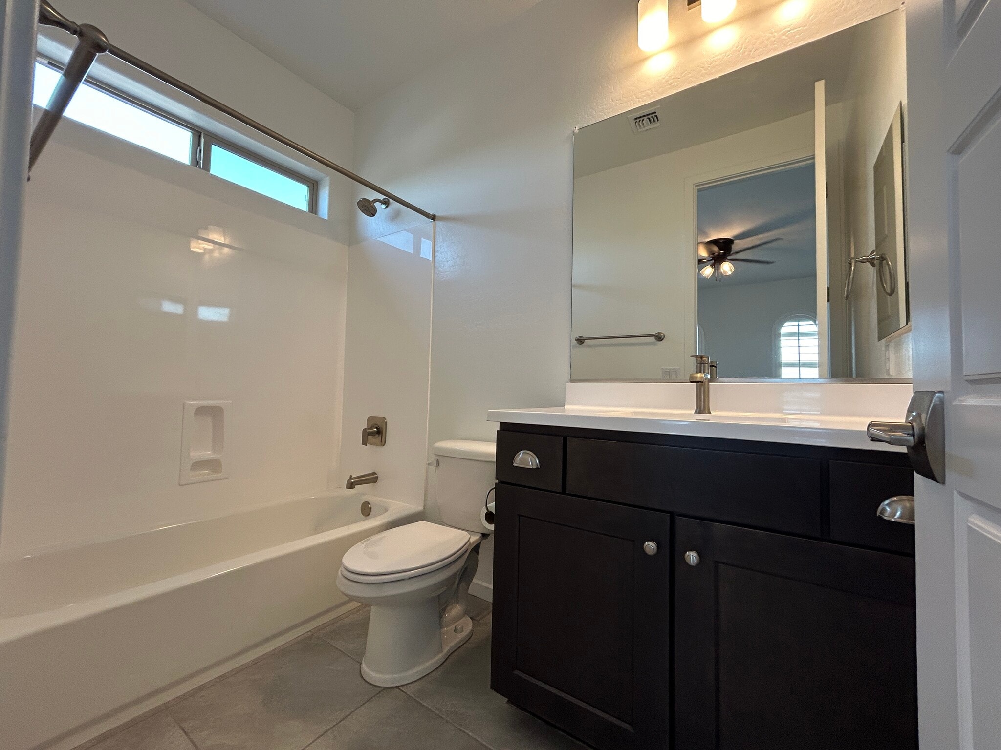 Building Photo - 4146 S Columbus Dr