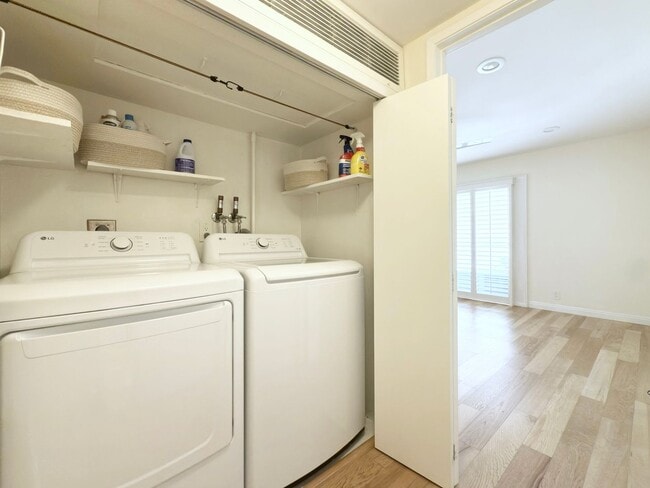 Building Photo - Upgraded Condo in La Costa!