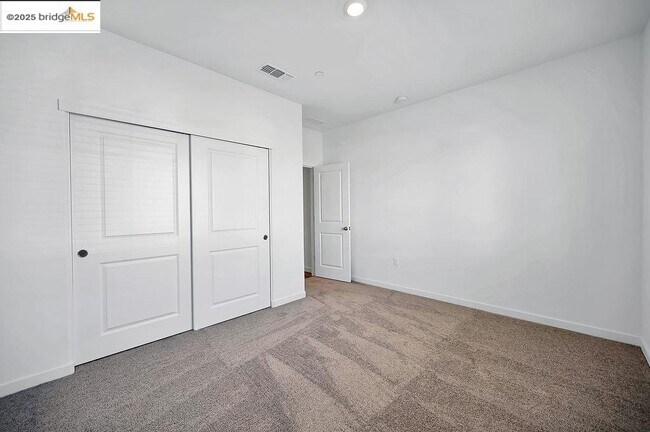 Building Photo - 354 Astilbe St
