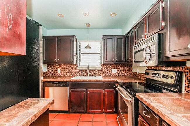 Building Photo - Beautiful one story Condo