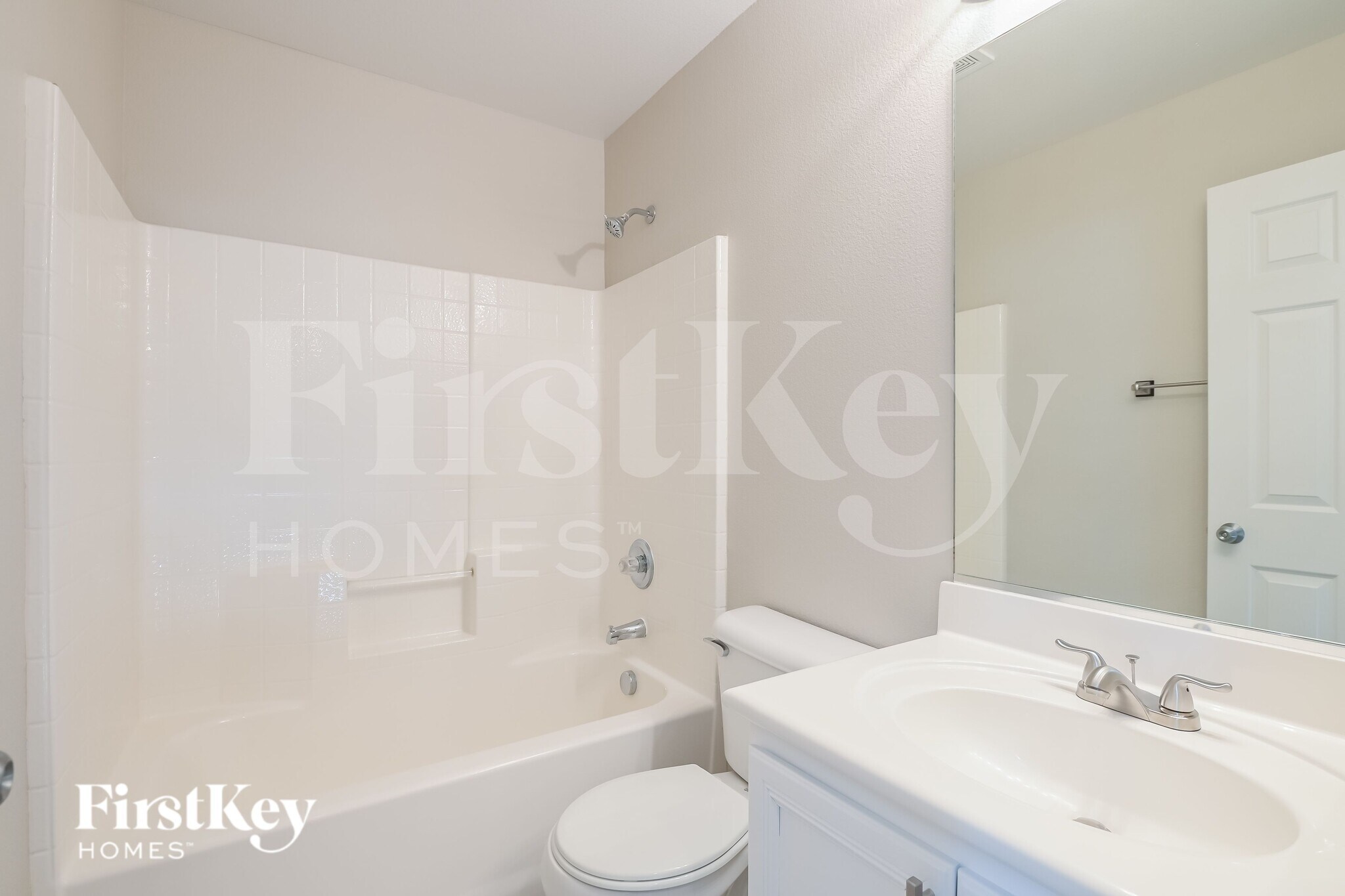 Building Photo - 5717 Old Colony Dr