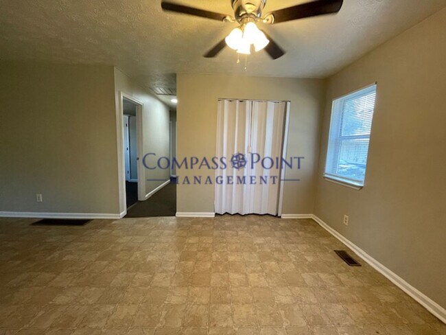 Building Photo - Welcome To Your New Home! FIRST MONTH'S RENT FREE!!